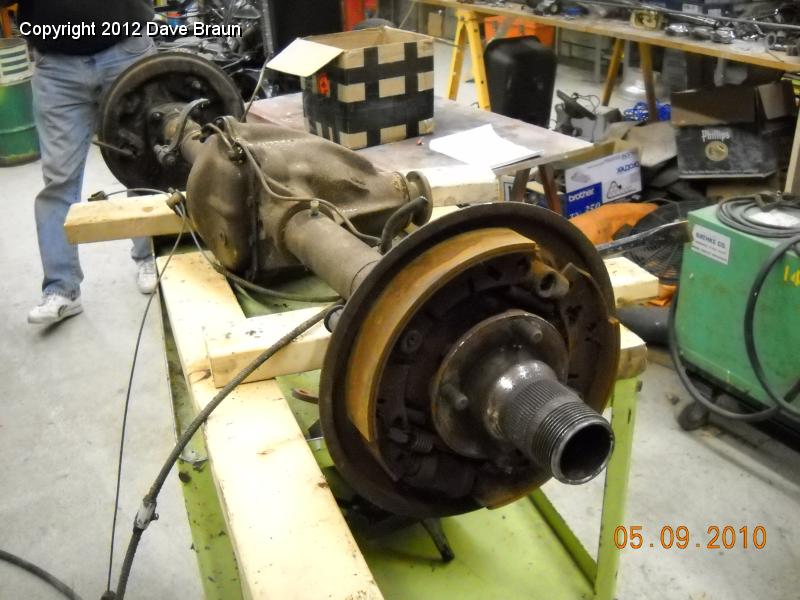 MGB1970/Restoration/Wire Wheels Conversion/Rear Axle/Removing axles and